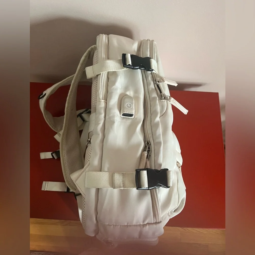 Elegant offwhite Travel carry on Backpack.So many compartments, zippers allwork🌸